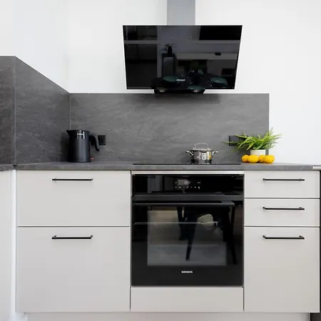 Appartement Comfortable With Parking By Renters Warschau