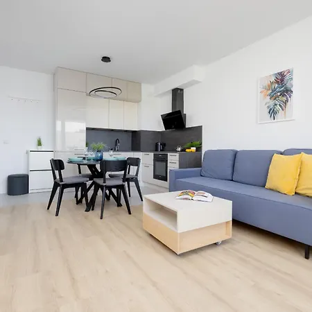 Comfortable With Parking By Renters Apartment *