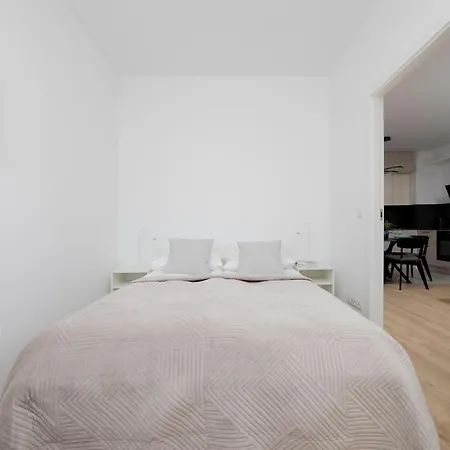 Apartment Comfortable With Parking By Renters Warsaw