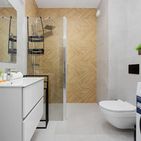 Appartement Comfortable With Parking By Renters Warschau